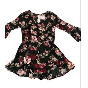 NWT Ambiance sizeM 3/4 sleeve black/red/pink flowered elastic waist short romper